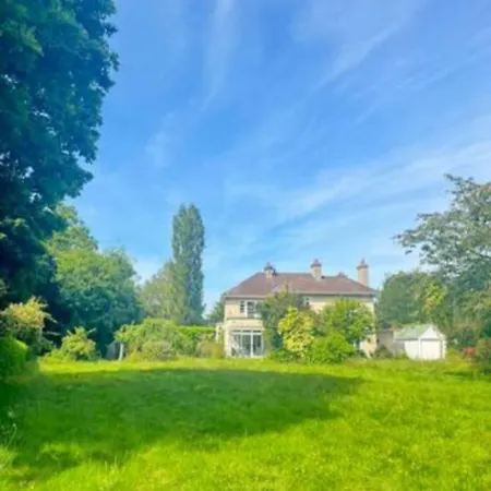 In A Beautiful House Coolvalley Abingdon Park *
