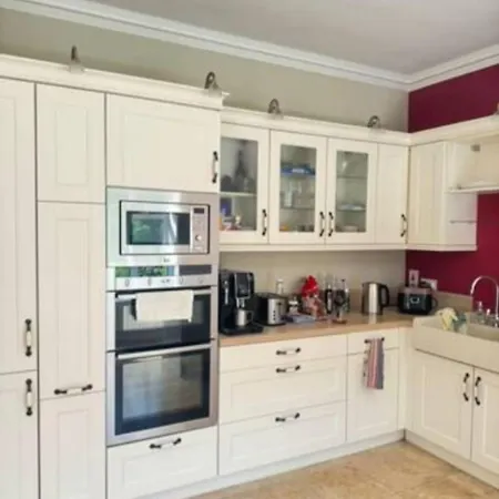 In A Beautiful House Coolvalley Abingdon Park *