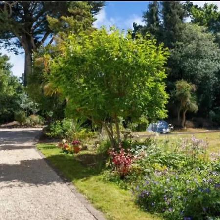 In A Beautiful House Coolvalley Abingdon Park *